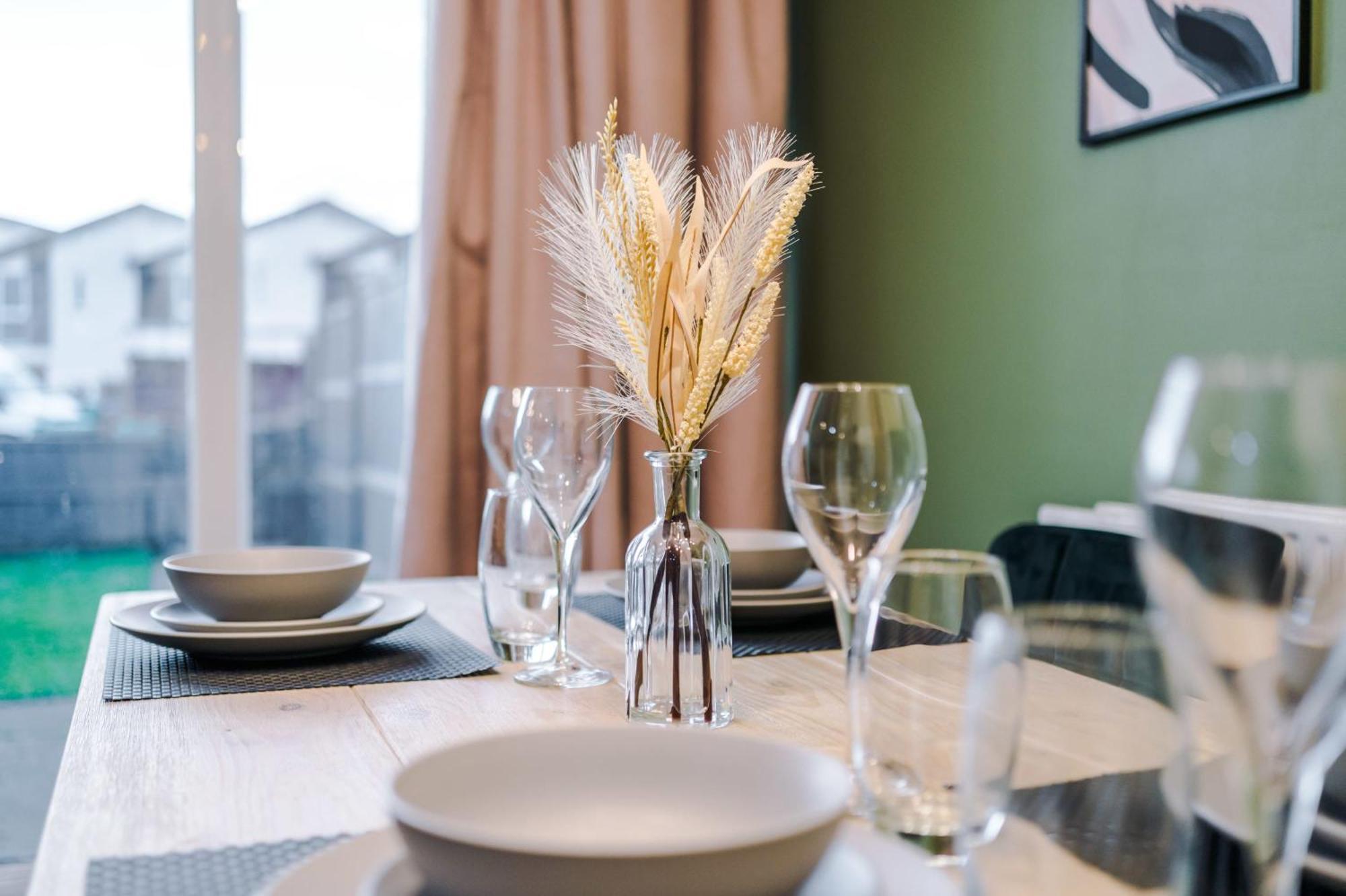 Вилла Rest&Recharge At A Spacious Townhouse By The Etihad Манчестер Экстерьер фото