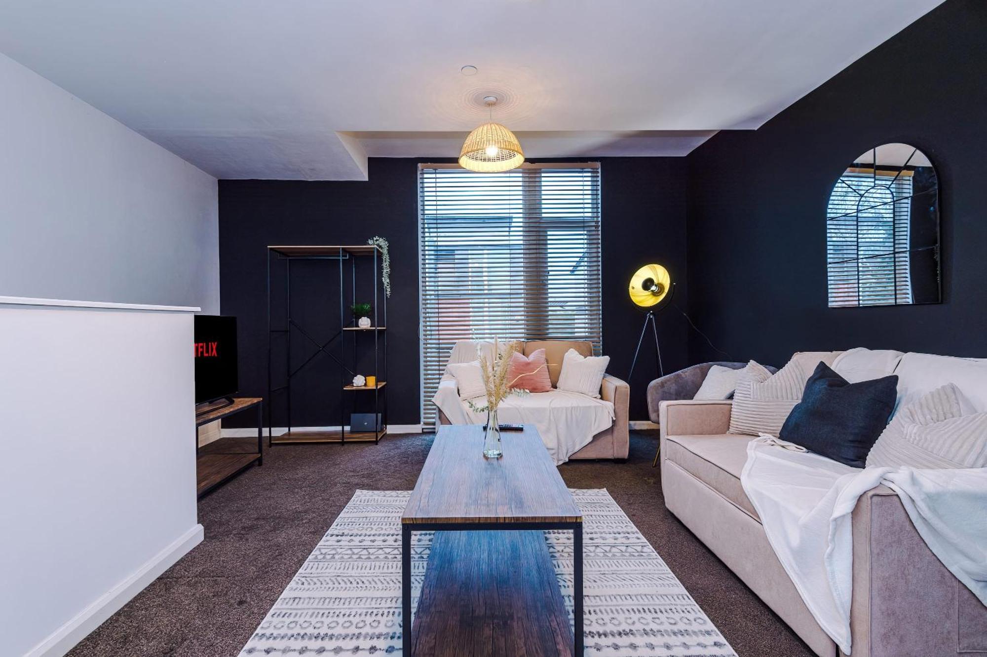 Вилла Rest&Recharge At A Spacious Townhouse By The Etihad Манчестер Экстерьер фото