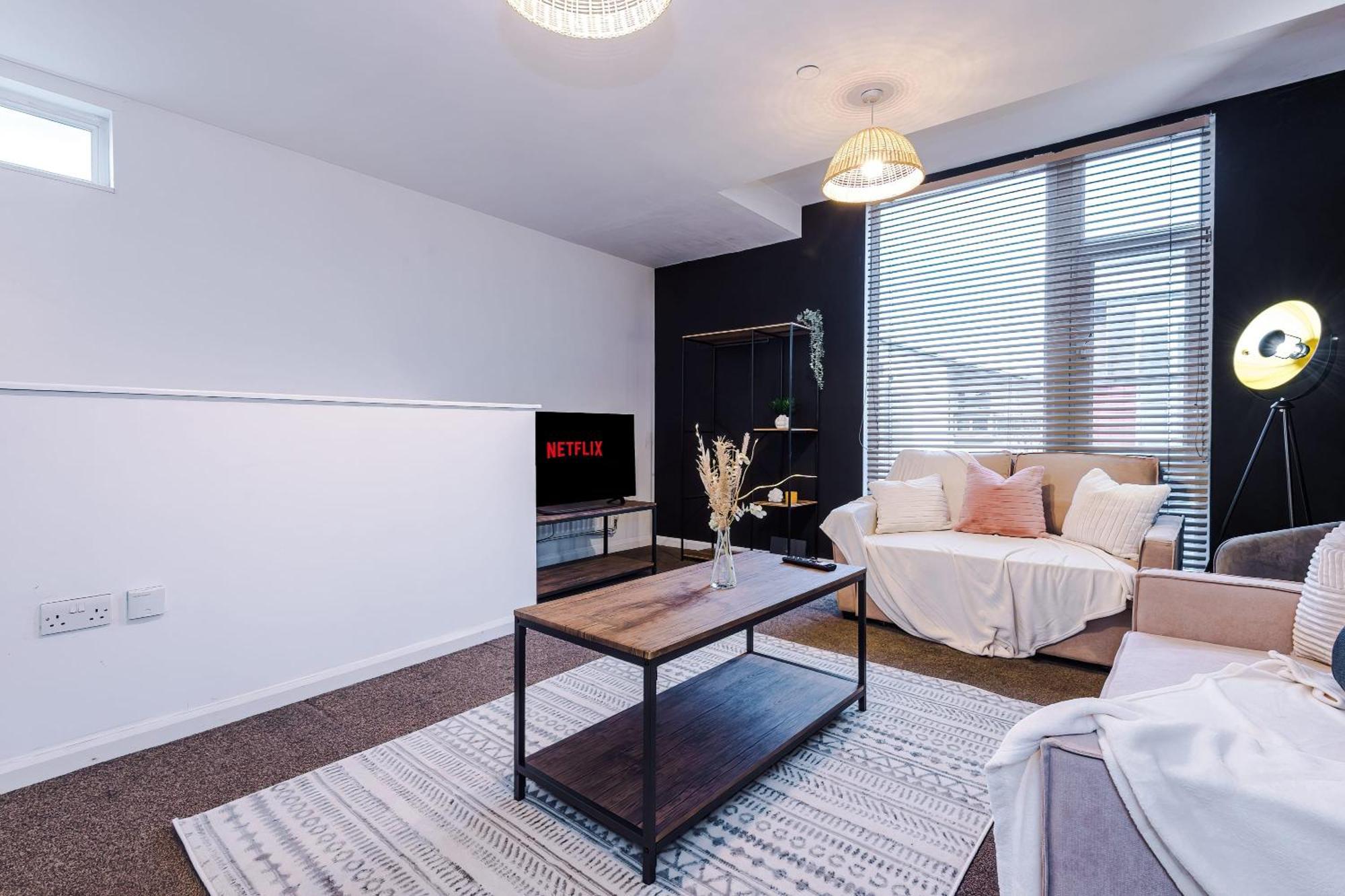 Вилла Rest&Recharge At A Spacious Townhouse By The Etihad Манчестер Экстерьер фото