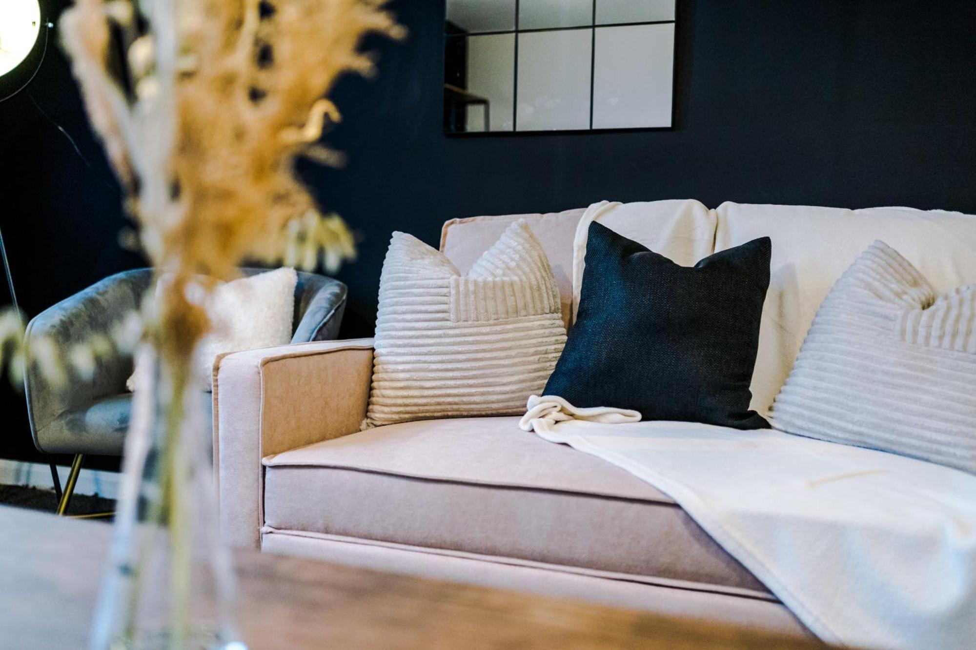 Вилла Rest&Recharge At A Spacious Townhouse By The Etihad Манчестер Экстерьер фото