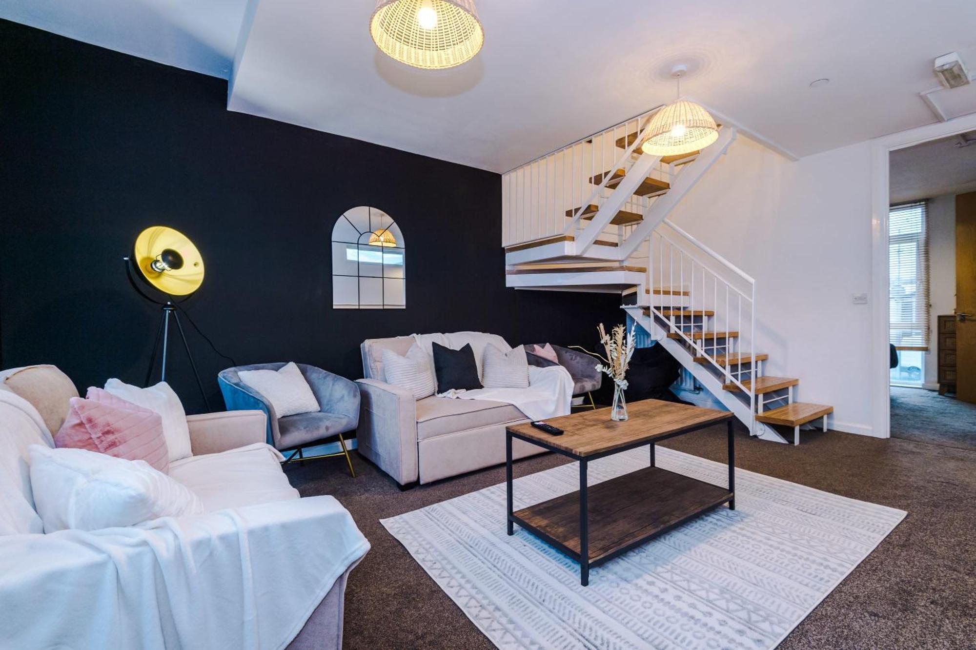 Вилла Rest&Recharge At A Spacious Townhouse By The Etihad Манчестер Экстерьер фото